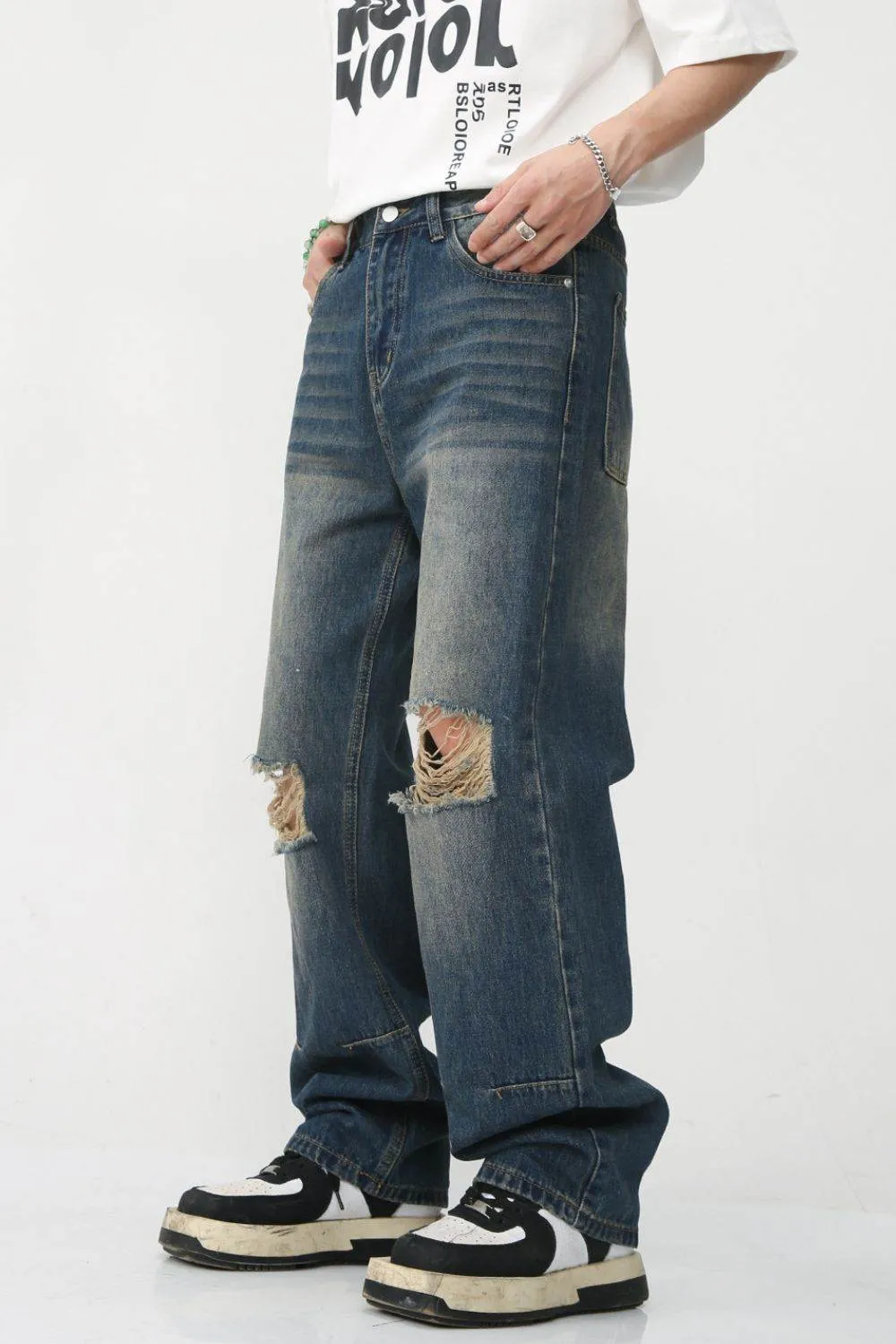 Distressed Jeans with Pockets