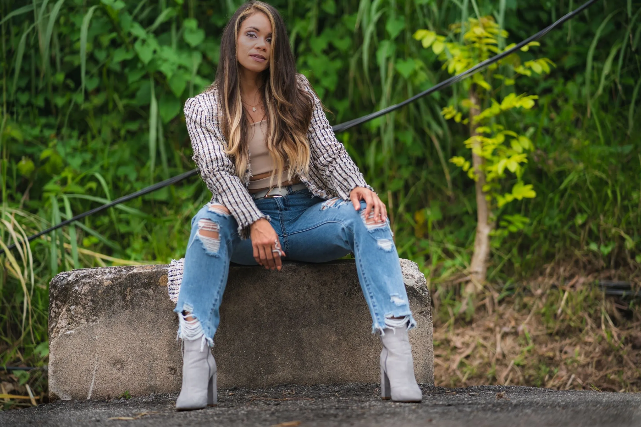 Girlfriend Ripped HW Jeans